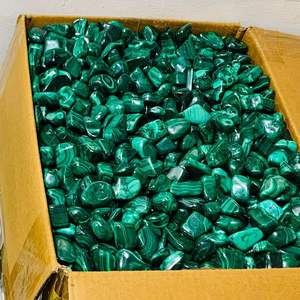 Piedras preciosas naturales de malaquita, piedras preciosas de cristal verde a granel, meditación Reiki, corazón tallado Feng Shui, artesanía de piedra semipreciosa para - Product Image 3