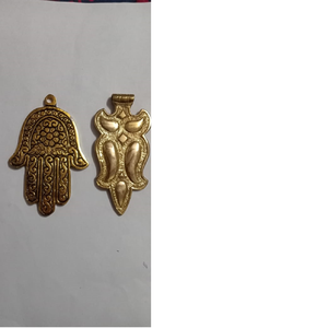 Charmes et pendentifs sur le thème punk en alliage faits à la main sur mesure pour enfants - Product Image 1