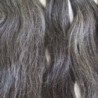 Cheveux vierges Remy gris poivre et sel, lisses et soyeux, ondulés, double trame, lots bruts provenant de donneurs vietnamiens, 100g/pièce