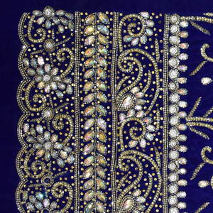 Impresionantes Pañuelos para la Cabeza de Mujeres Africanas, Azules con Cuentas, de Seda Ghana Pesada y Encaje George, Listos para Enviar - Product Image 2