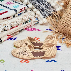   Zapatillas de Rafia Hechas a Mano con Tacón Cerrado - Product Image 1