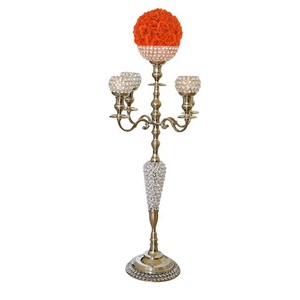 เชิงเทียนติดกลางโต๊ะสำหรับงานแต่งงานทำด้วยมือทำจากโลหะประดับลูกปัดและคริสตัล - Product Image 1