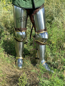 ชุดเกราะยุคกลางเหล็กขนาด 18 เกจ ปรับแต่งได้ พร้อมสนับแข้งเต็มตัว หนังขัดเงาสีเงิน สำหรับงานฝีมือและสลักโลโก้ - Product Image 3