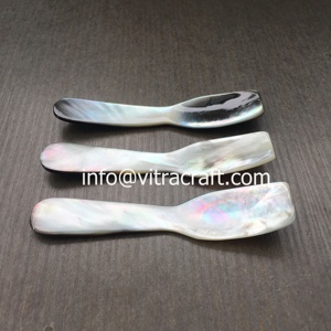 Cuillère en nacre de couleur noire royale, cuillère à caviar, cuillère royale taille 9 cm, fabrication artisanale au Vietnam - Product Image 4