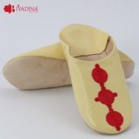 Babouches marocaines pour femmes, jaunes, antidérapantes, légères, faites à la main, brodées, noires, pour intérieur et extérieur