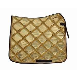Almohadilla de terciopelo de lujo con cristales para silla de montar - Almohadilla acolchada premium para salto ecuestre con ribete de diamantes de imitación y logotipo personalizado para eventos de espectáculos ecuestres - Product Image 1