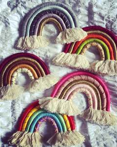 Décoration murale arc-en-ciel de haute qualité de taille moyenne - Product Image 1