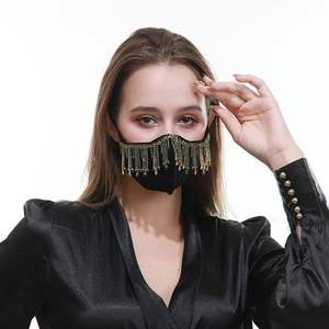 Masque facial en coton réutilisable et lavable, élégant et tendance, avec broderie raffinée et travail de pierres de verre - Couleur personnalisée - Product Image 1