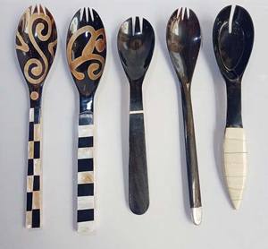 Axiom Home Accents Juego de cubiertos de cuerno de buey de madera hechos a mano Cucharas de cuerno cortas para vajilla de cocina Uso de alimentos Flateware - Product Image 1