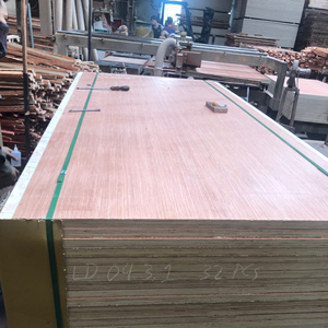 Okoume de première classe de haute qualité/colle Bingtagor E0/E1/E2 5mm-28mm revêtement de sol emballage contreplaqué décoration double face or - Product Image 1