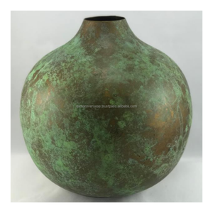 ตกแต่งรอบกระถางดอกไม้สีเขียว Patina - Product Image 1