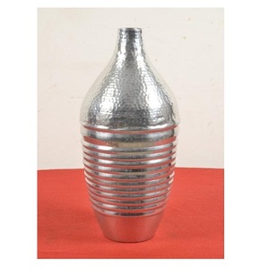 Florero artificial de diseño clásico en florero de color dorado de latón para uso en decoración de bodas y eventos - Product Image 4