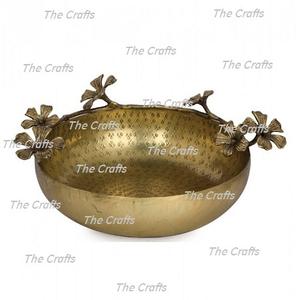 Juego de tres cuencos Urli de diferentes tamaños en cuenco decorativo Urli martillado de latón con soporte para uso en bodas - Product Image 3