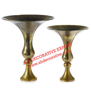 Vase de table moderne en aluminium doré, fait main, écologique, urne décorative d'extérieur pour centres de table de mariage - Product Image 4