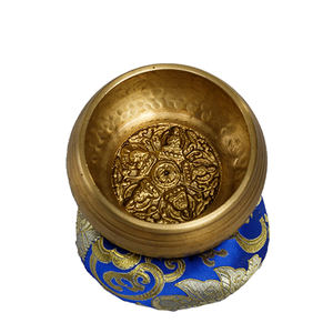 Juego de cuencos tibetanos con mazo de sonido de alquimia grande hecho a mano de Nepal, cuenco para cantar hecho a mano de diseño tradicional de Nepal - Product Image 1