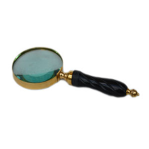 Loupe de couleur or avec métal en laiton, idéale pour la lecture de magazines et la décoration de bureau - Product Image 4