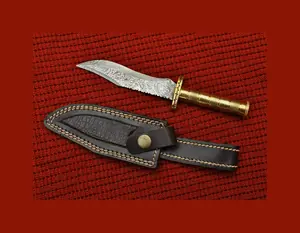 Cuchillo de caza de acero de Damasco hecho a mano, cuchillo despellejado, cuchillo de hoja fija para llevar todos los días con Funda de cuero