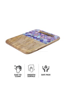 Planche à découper design en bois et résine violette avec poignée, surface de préparation artistique pour une présentation et un service élégants - Product Image 4