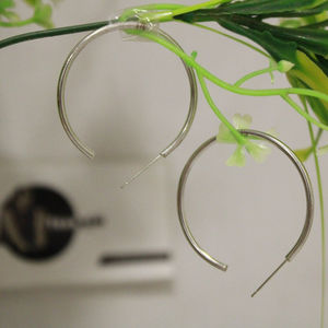 Boucles d'oreilles en laiton nickelé pour femmes, dernier design, pour mariage, événements et cadeaux, boucles d'oreilles à la mode en laiton et en forme de cerceau - Product Image 1