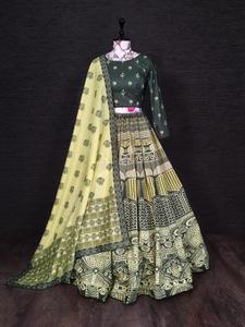Lehenga chari imprimée et d'embellissement avec paillettes, peignée à la main, pour filles, nouveau modèle - Product Image 2
