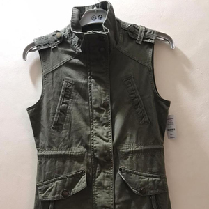 Lot de vêtements du Bangladesh : Gilet long en jean de coton boutonné pour femme, sans manches, effet délavé, pour l'automne - Product Image 1