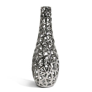 Jarrón con diseño de botella martillada de aluminio fundido plateado - Product Image 2