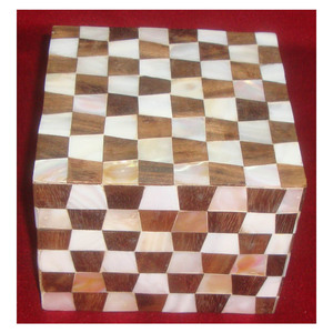 Boîte à bijoux incrustée d'os de nacre naturelle - Product Image 1