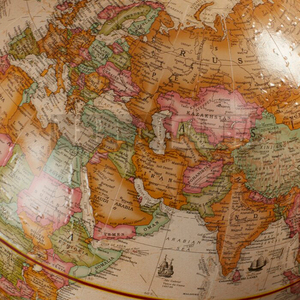 Globe terrestre de bureau Meta, éducatif, géographie, décoration artistique, métal, écologique et durable, unique - Product Image 4