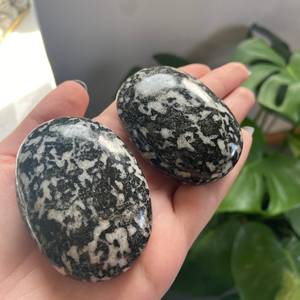 Piedras caídas de jaspe cebra, piedras preciosas pulidas de cristal para Reiki, equilibrio de Chakra de raíz curativa, Palma pulida de amor tallada a mano - Product Image 6