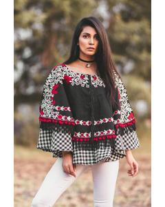 Poncho Khadi brodé blanc et bordeaux avec cape à manches, Kaftan en dentelle éblouissante, bordure à pompons, motif floral bohème, tenue de plage - Product Image 1