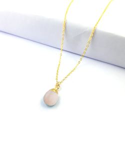 Collar galvanizado de gota de pera de ópalo rosa de moda 9x13mm oro Vermeil para compromiso boda o fiesta - Product Image 2