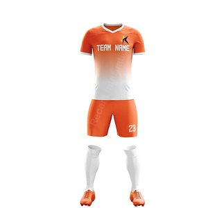 Uniforme de football personnalisé pour hommes avec sublimation Nouveau design Vêtements de football - Product Image 6