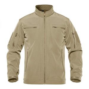 Veste d'hiver softshell personnalisée pour hommes avec col montant imperméable et coupe-vent pour la randonnée en plein air et les aventures en montagne - Product Image 2