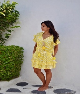 Robe midi courte à volants superposés, ourlet à franges, liens à nouer, manches courtes fluides, taille élastiquée, idéale pour la plage - Product Image 2