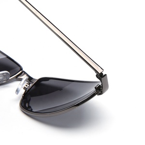 Diseñador <span class=keywords><strong>2021</strong></span> Gafas de Sol de moda personalizadas Tonos rectangulares pequeños para hombres y mujeres Marcos de metal rojo azul blanco oro - Product Image 5