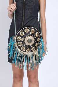 Sac à bandoulière vintage exclusif pour femmes en cuir de vachette noir et broderie de perles - Product Image 2