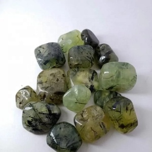 Pierres de préhnite polies, pierres précieuses vertes naturelles de forme irrégulière pour la décoration intérieure Feng Shui, agate de Rais du Gujarat - Product Image 2