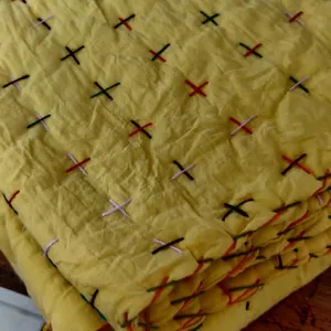 Jaipuri algodão acolchoado cor lisa amarelo bordados à mão quilt