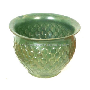 Maceta de flores de metal con acabado de pátina de diseño clásico Macetas y macetas de calidad premium - Product Image 3