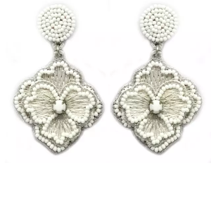 Pendientes bordados de la india para mujeres y niñas, joyería de moda, cuentas de semilla, hecha a mano, aspecto clásico, multicolor - Product Image 1