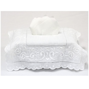 Boîte à mouchoirs brodée florale blanche, couvercle rectangulaire, 100% coton, décoration d'hôtel à domicile - Product Image 1
