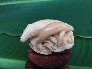 Base de madera tallada a mano con detalle fino tallado en Tagua - Product Image 5