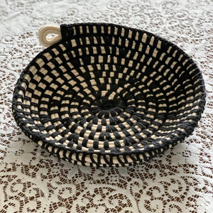 Panier plat en corde moderne, magnifiquement fait à la main, nouvelle arrivée, pour fruits et décoration de table à manger, usage domestique - Product Image 1