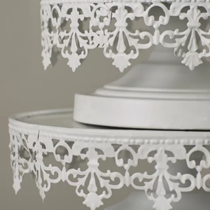 Soporte para pastel de centro de mesa hecho a mano ecológico de metal blanco elegante decorativo para boda - Product Image 2