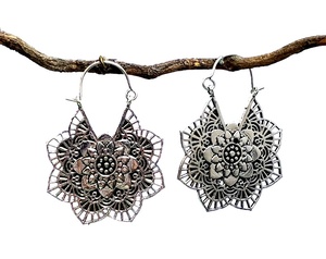 Pendientes de aro étnicos, pendientes de aro de plata, pendientes de flor - Product Image 1