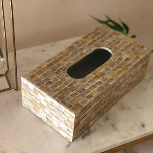 Caja de pañuelos con incrustaciones de nácar en color blanco con diseño clásico y forma rectangular para mantener el pañuelo y la servilleta - Product Image 3