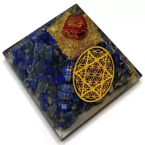 Vente en gros P01 Orgone Orgonite Lapis Lazuli Pyramide chantante en cristal Agate de pierres précieuses de style religieux pour cadeaux de décoration de mariage