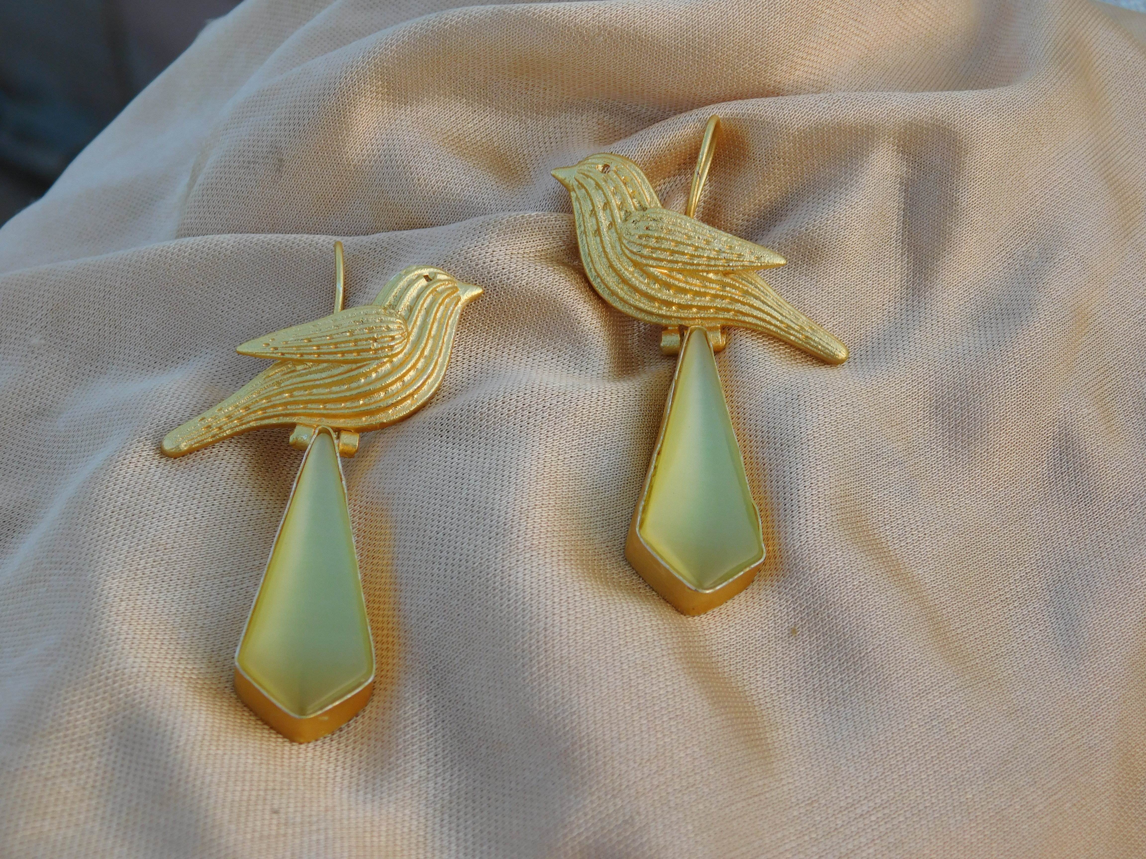 สีเหลือง