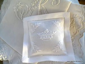 Sacs cadeaux en coton et lin blanc de haute qualité, sac brodé avec cordon, oreiller en lavande - Product Image 2