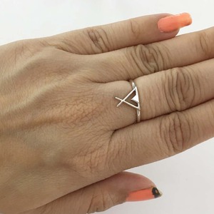 Anillo fino unisex de plata esterlina 925 hecho a mano con ajuste de bisel de diseño único, ecológico y de moda para bodas o fiestas - Product Image 4